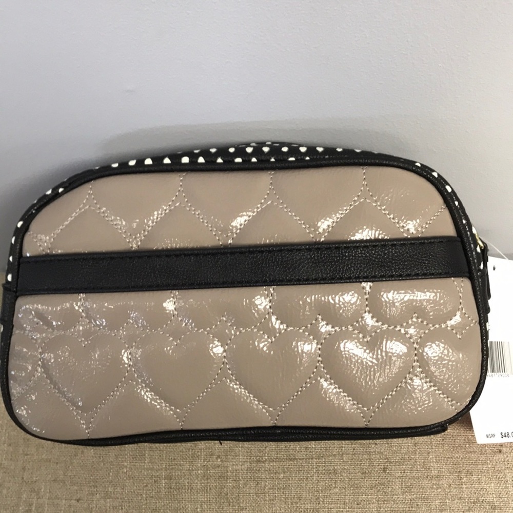 BETSEY JOHNSON QUILTED HEARTS COSMETIC BAG NWT - Picture 3 of 4